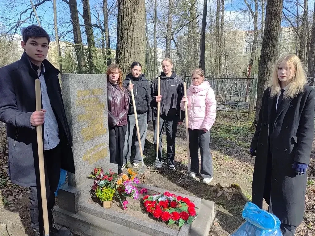 🧹Всероссийский субботник в школе  🧹Субботник – это добрая традиция, объединяющая коллектив, а апрель