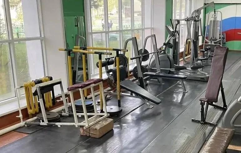 Граждане! Находясь в спортзале, будьте осторожны - и к детям это особенно относится!