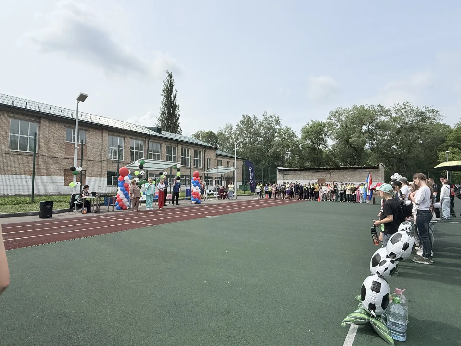 ⚽ Футбольный фестиваль + эстафеты: праздник спорта и командного духа!

На стадионе МОБУ СОШ 5 прошёл