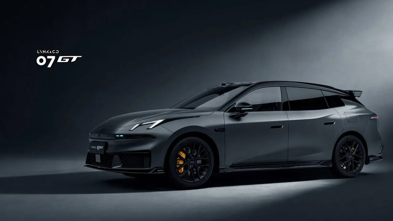Lynk & Co показала 07 GT — универсал с полным приводом и запасом хода на электротяге больше 200 км.
