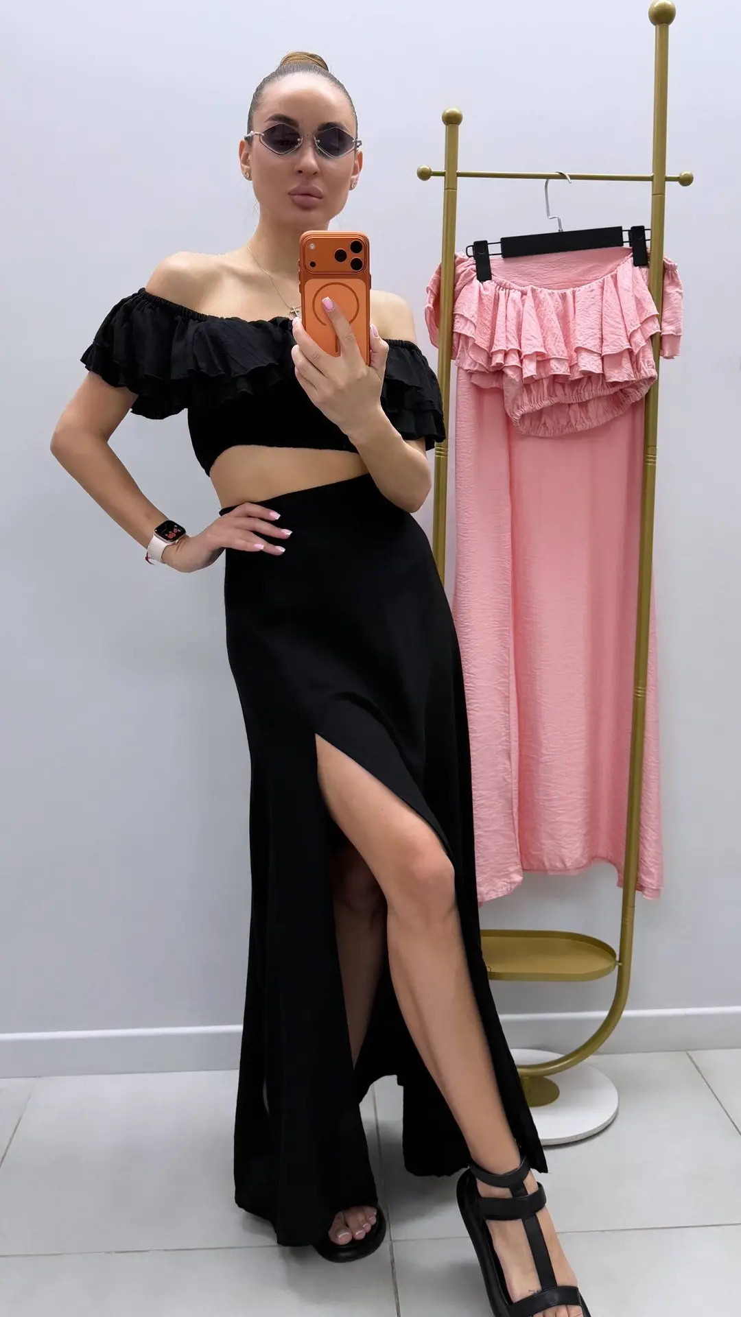 [костюм]
.-1499₽ | 42/44

colors: 2 

[очки]
.-499₽