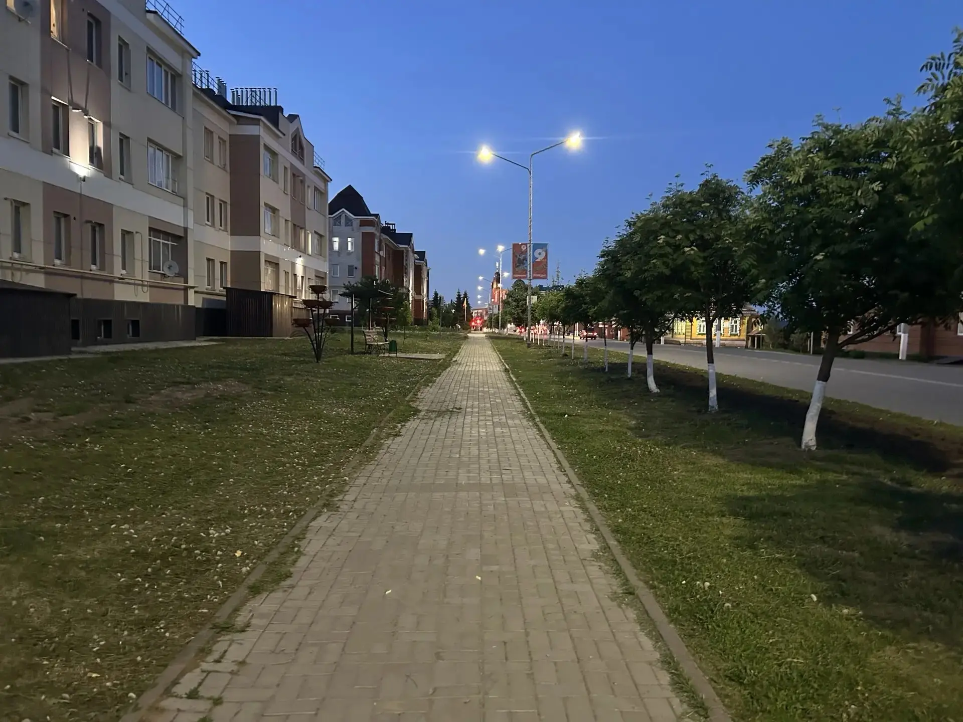 Хәерле кич, дуслар. Яллар үтеп тә китте. Иртәгә тагын эшкә. Уңышлы эш атнасы сезгә.