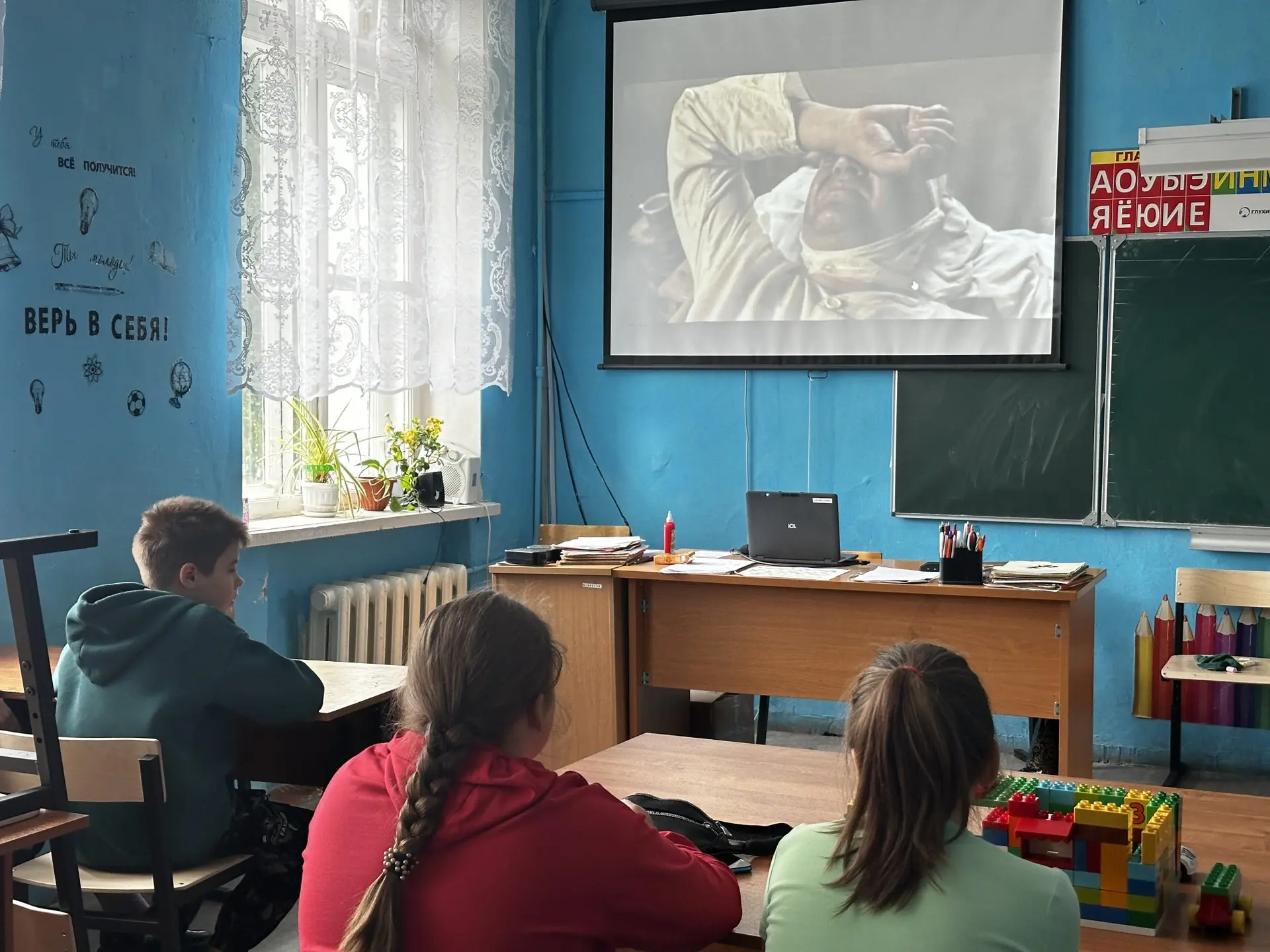 Для ребят, отдыхающих в пришкольном лагере, в рамках мероприятий, приуроченных ко Дню памяти и скорб