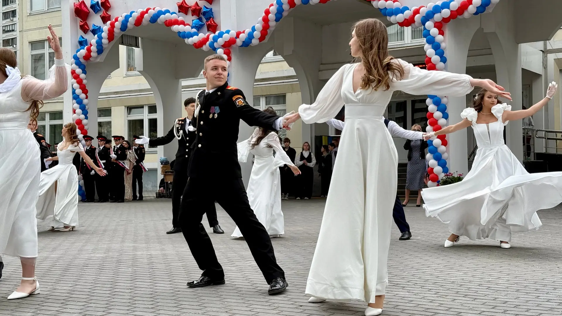 Последний. Звонкий. Твой. 🔔  26 мая во всех корпусах нашего комплекса прозвенел последний звонок.  В