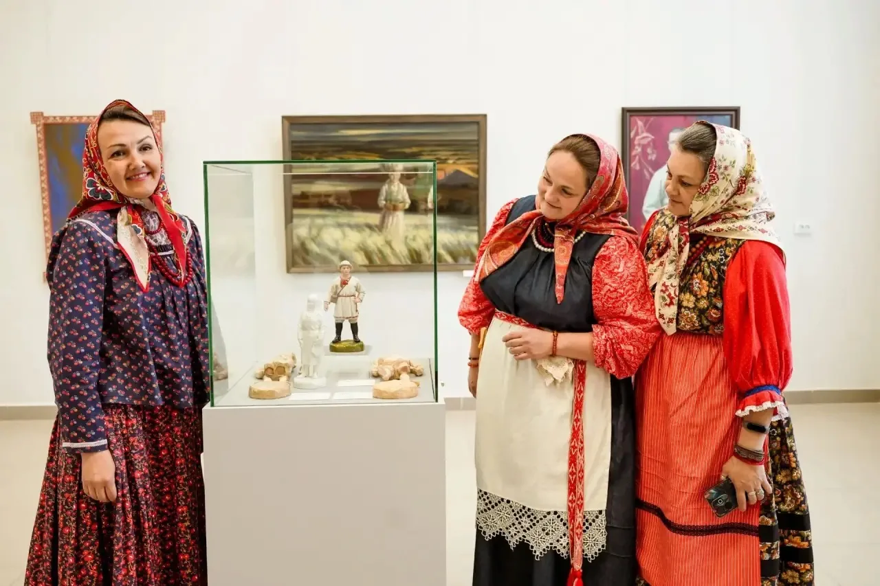 В День России состоялось открытие уникальной выставки «Народности России»