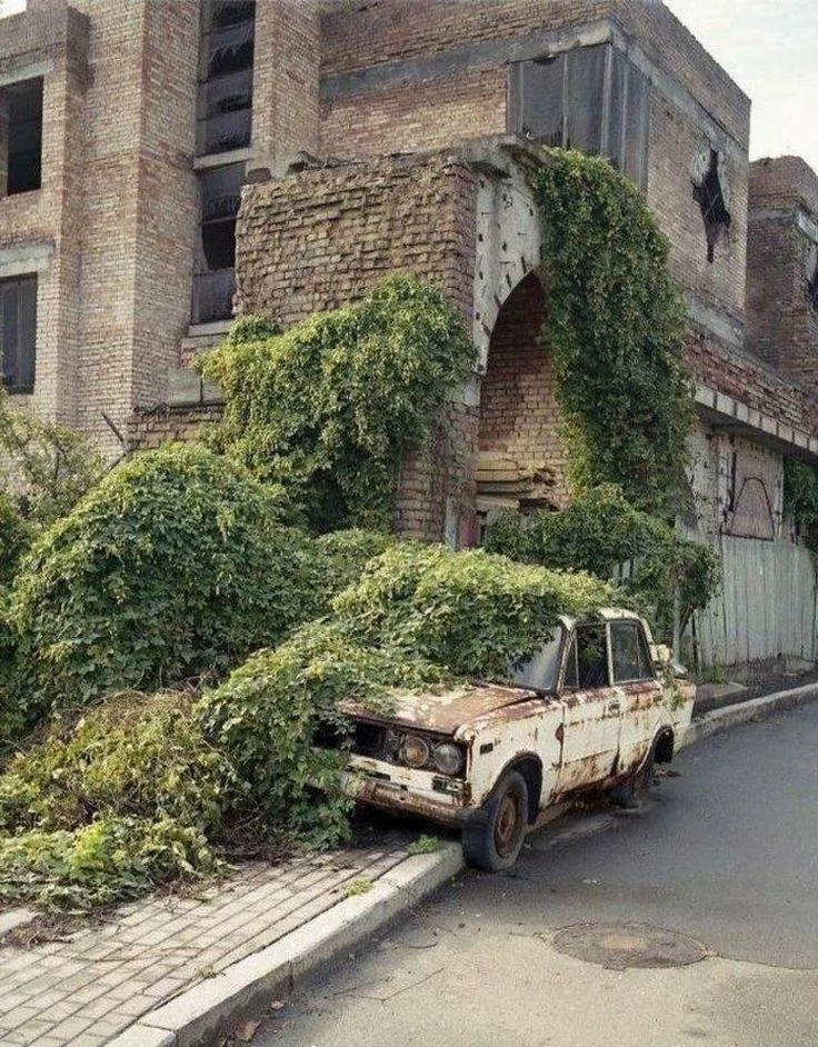 Это когда в Абхазии остановился у магазина хлеба купить...