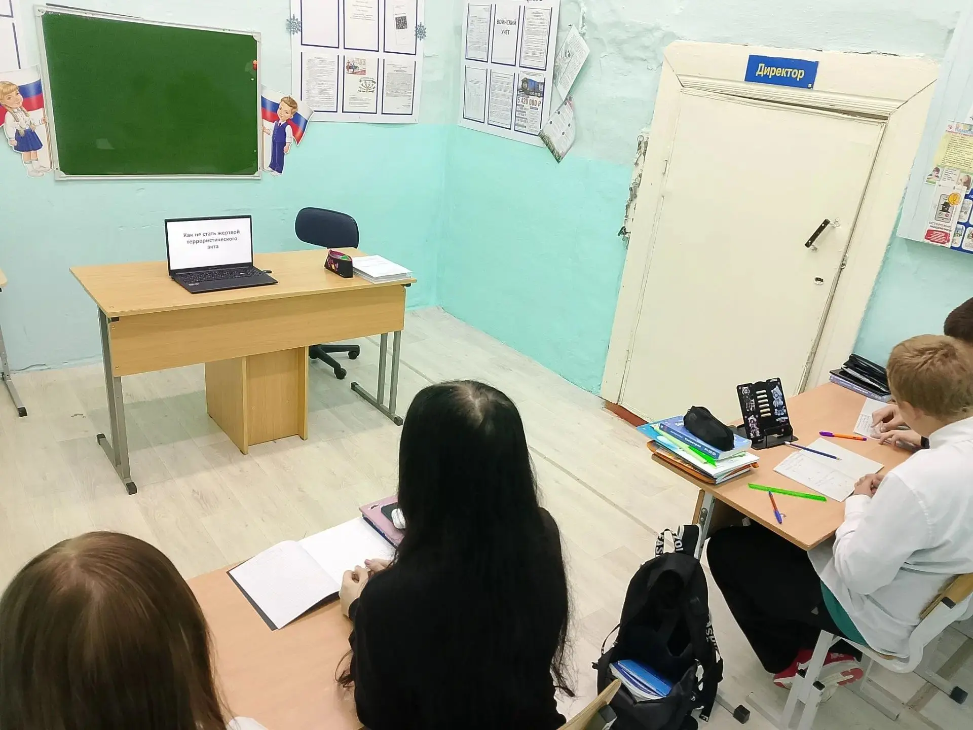 В нашей школе для учащихся 8 класса состоялся классный час на тему "Как не стать жертво...