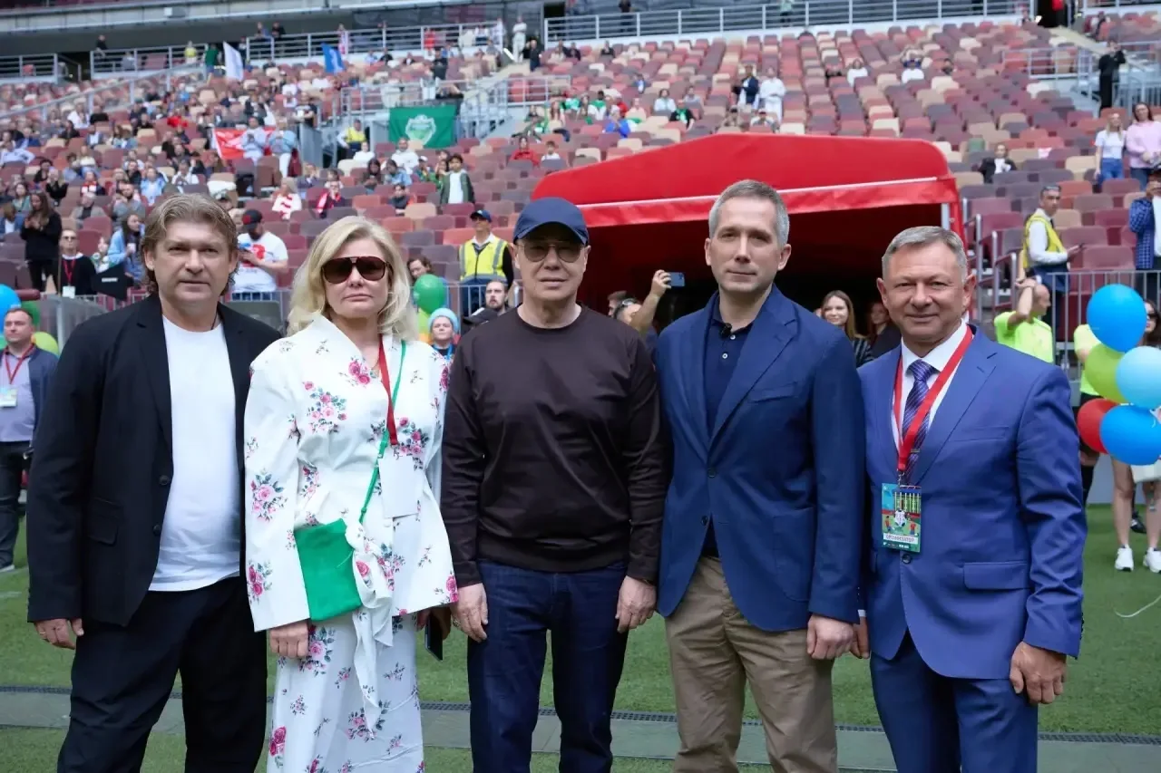 ⚽️ В Лужниках состоялся футбольный турнир «Кубок детства»

👫В Международный день защиты детей спорт