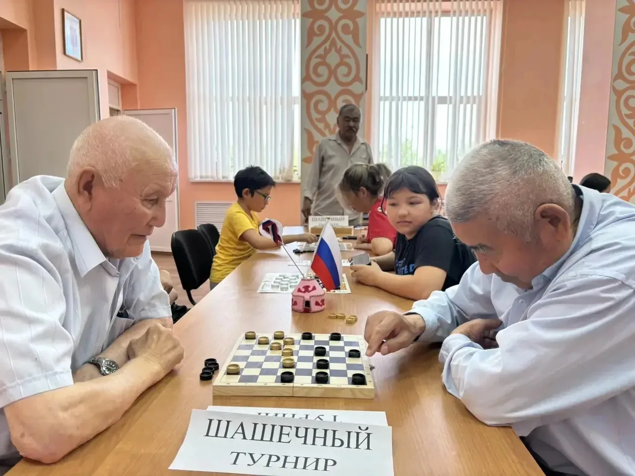 Шашки официально признаны видом спорта. Это интеллектуальная дисциплина, развивающая логику, память 
