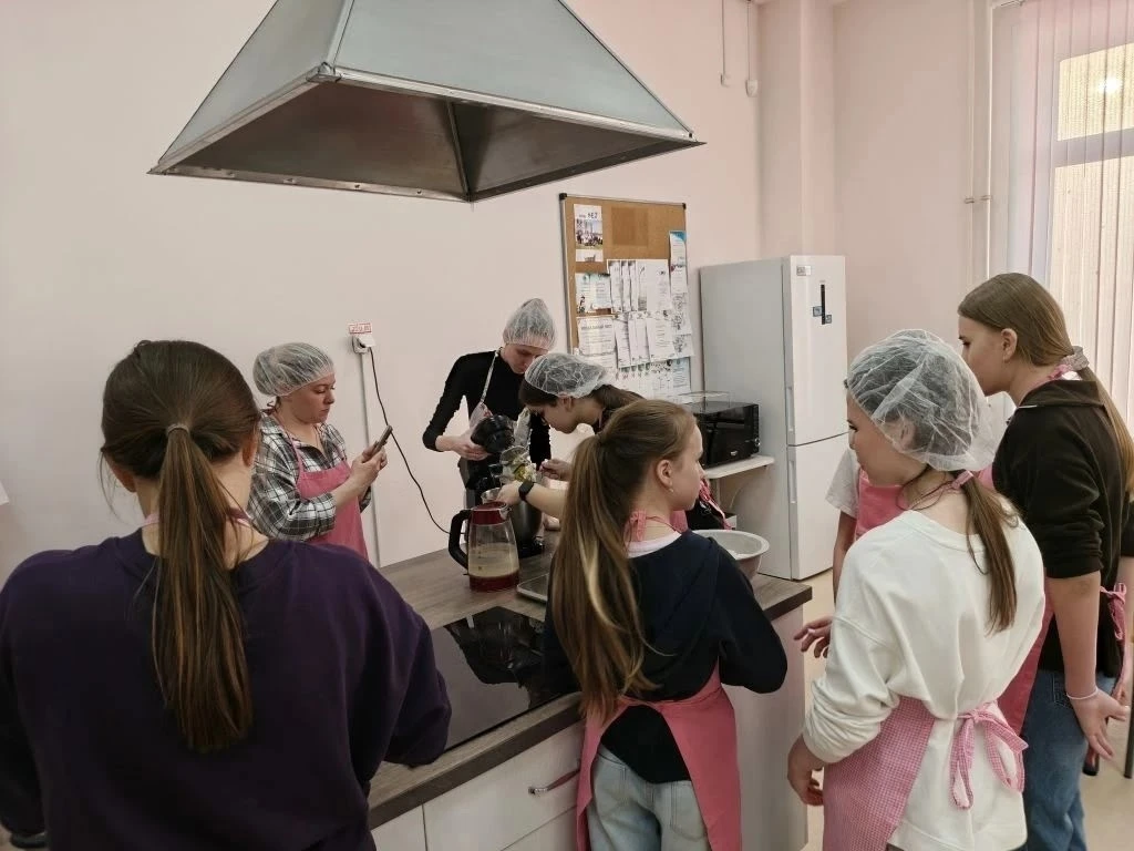Готовим вместе с родителями ✨  Для ребят и родителей 8Е2 класса прошёл настоящий кулинарный праздник