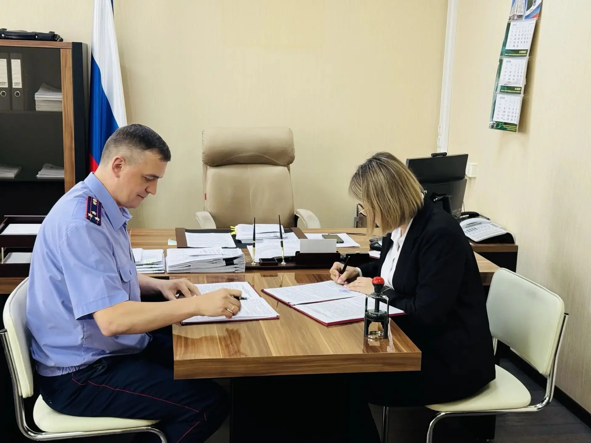 Руководитель регионального следственного управления и Уполномоченный по правам ребенка ...