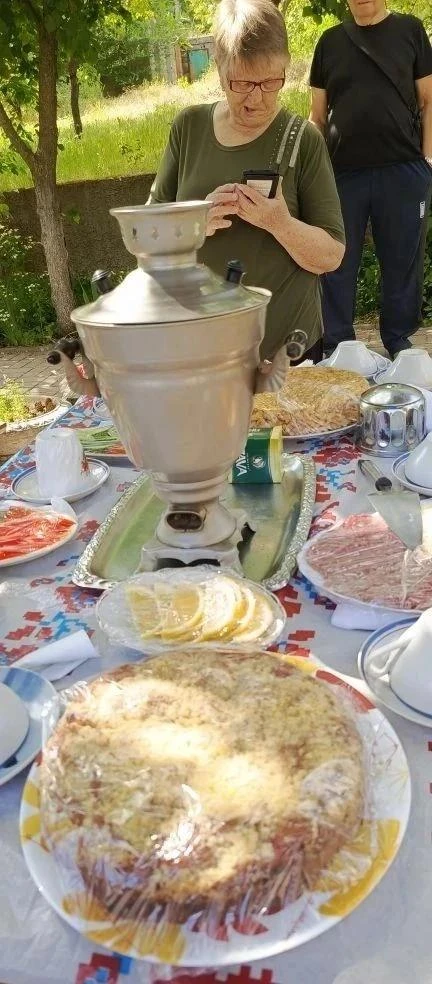 МЕЖДУНАРОДНЫЙ ДЕНЬ СОСЕДЕЙ: АНИМАТОРЫ И ЧАЕПИТИЕ
 
🎉В Мариуполе жители дома по проспекту Металлурго