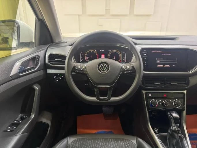 🇩🇪 Volkswagen T‑Cross — компактный и практичный кроссовер!  • 2022/01 • 1.5 л. бензин/2WD/113 л.с./А
