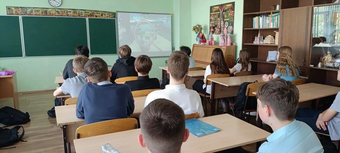 Лето безопасно и весело  Вчера прошли классные часы, посвящённые безопасности на летних каникулах. В