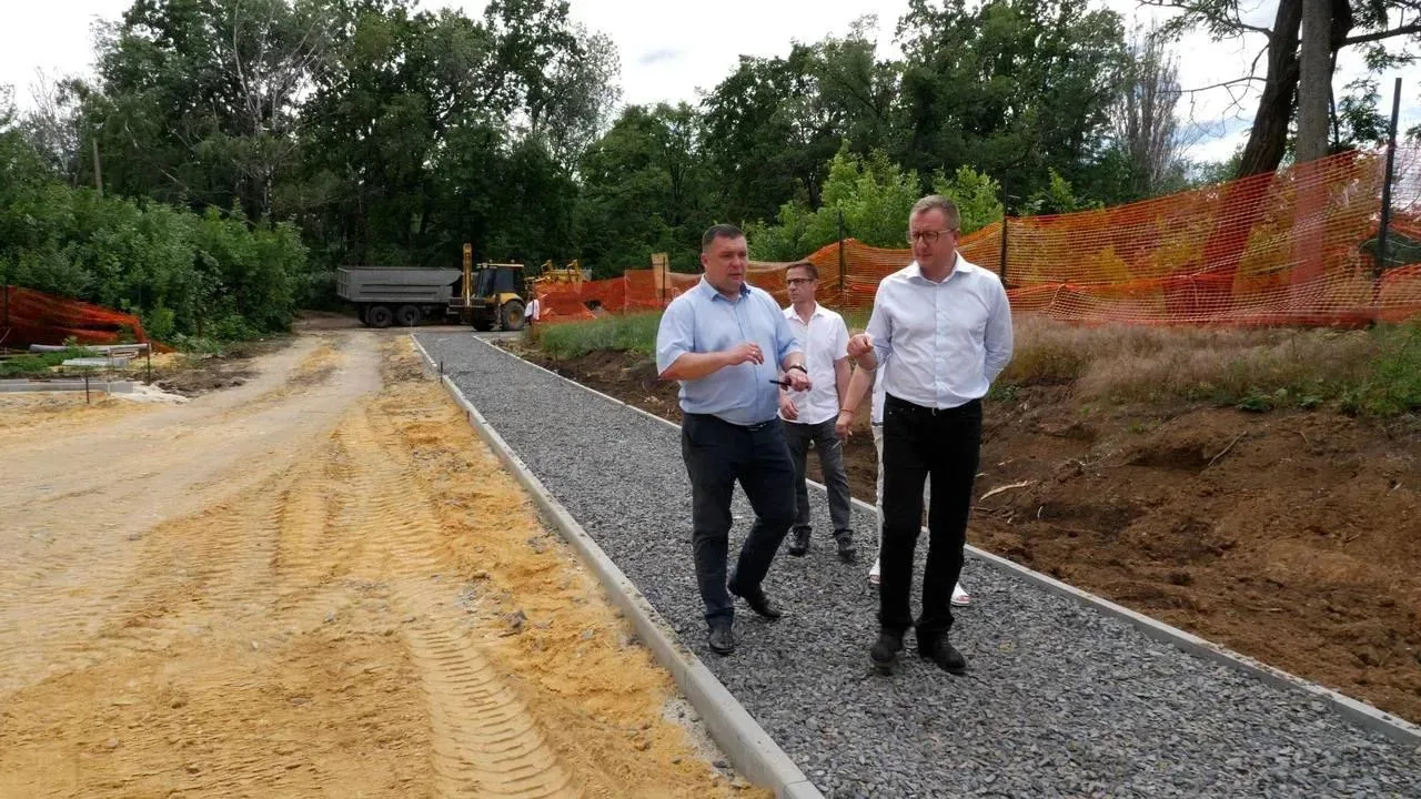 В Харцызске преображается центральный парк 🌳