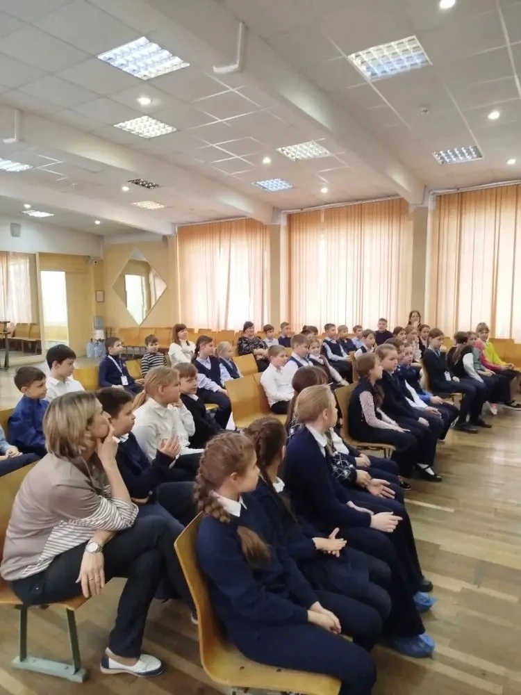 Сегодня в Актовом зале Филиала 1 состоялась встреча учащихся начальных классов со священником Храма 