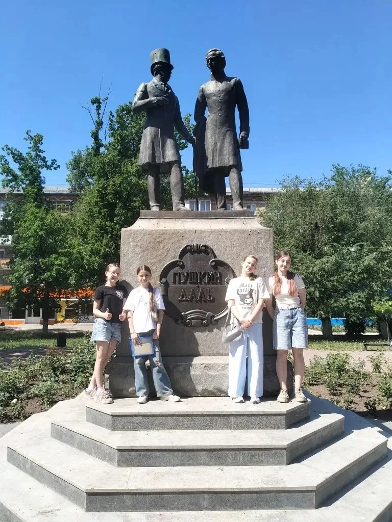 🥳 Городской детектив: 5 «В» на страже истории Оренбурга!  Сегодня наш 5 «В» класс вместе с классным 