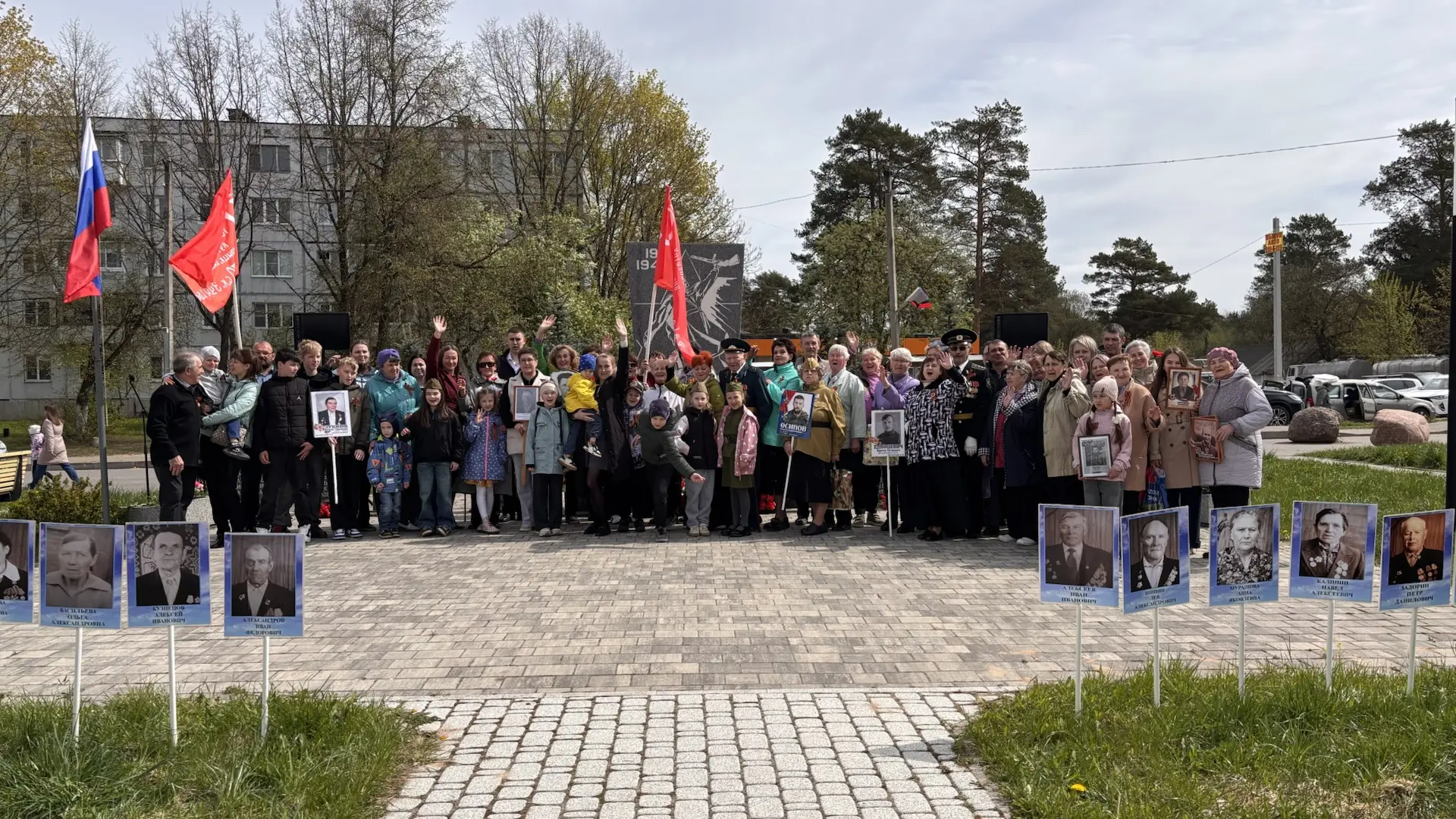 Сегодня мы почтили память героев: митинг, полевая кухня и трогательный театрализованный концерт

✨Се