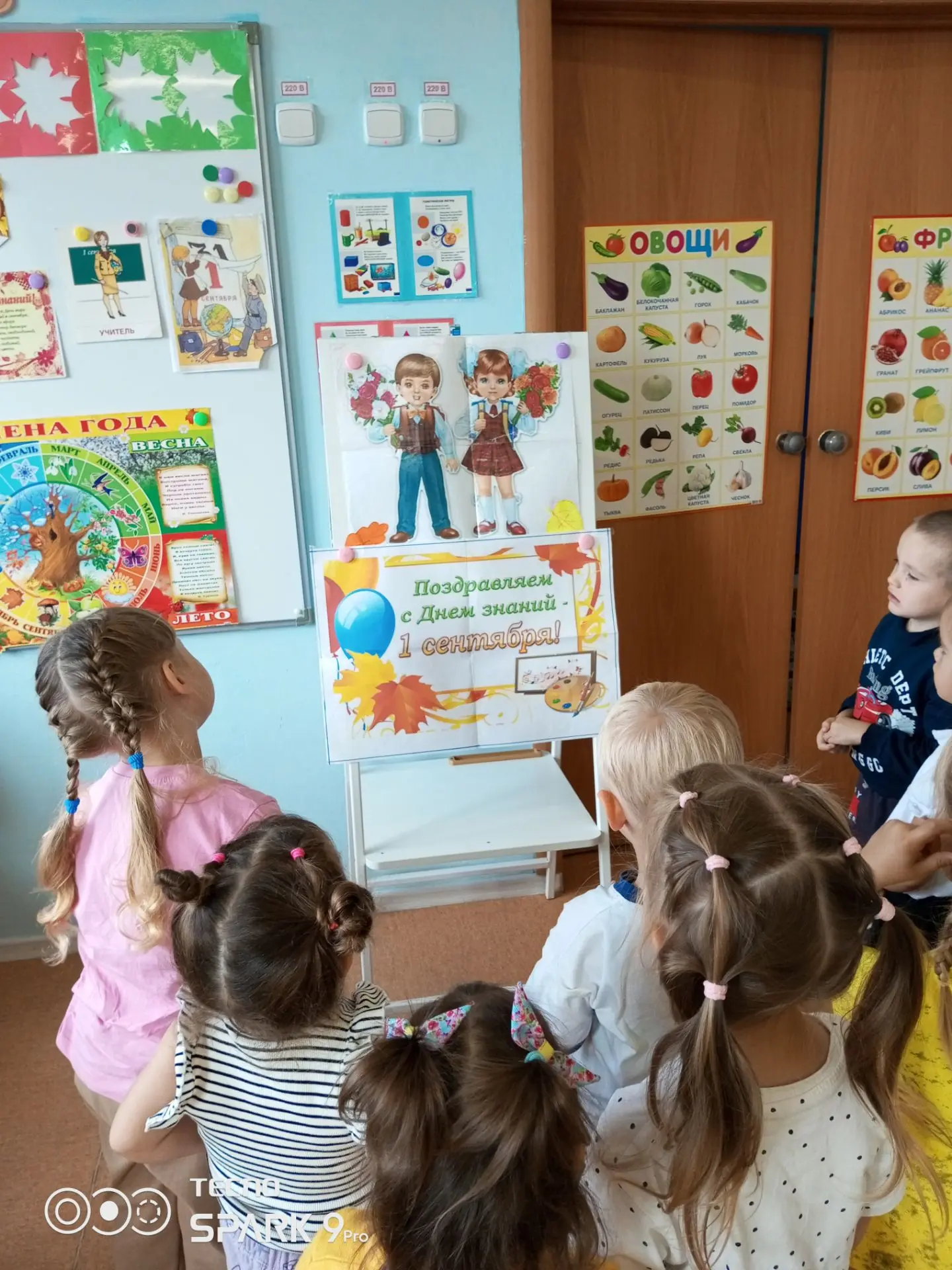 Сегодня по всей стране школы распахнули свои двери для учеников, ознаменовав начало нов...