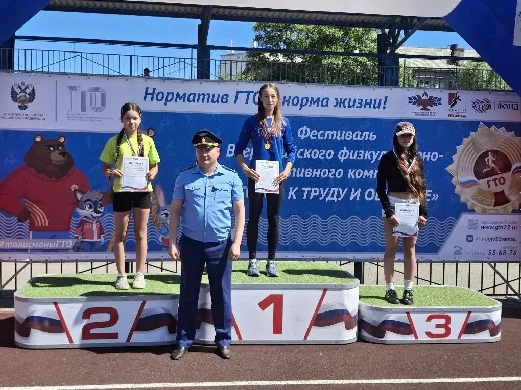 19 июня 2026 года на стадионе «Лабиринт» в Барнауле царил дух здорового соперничества, азарта и наст