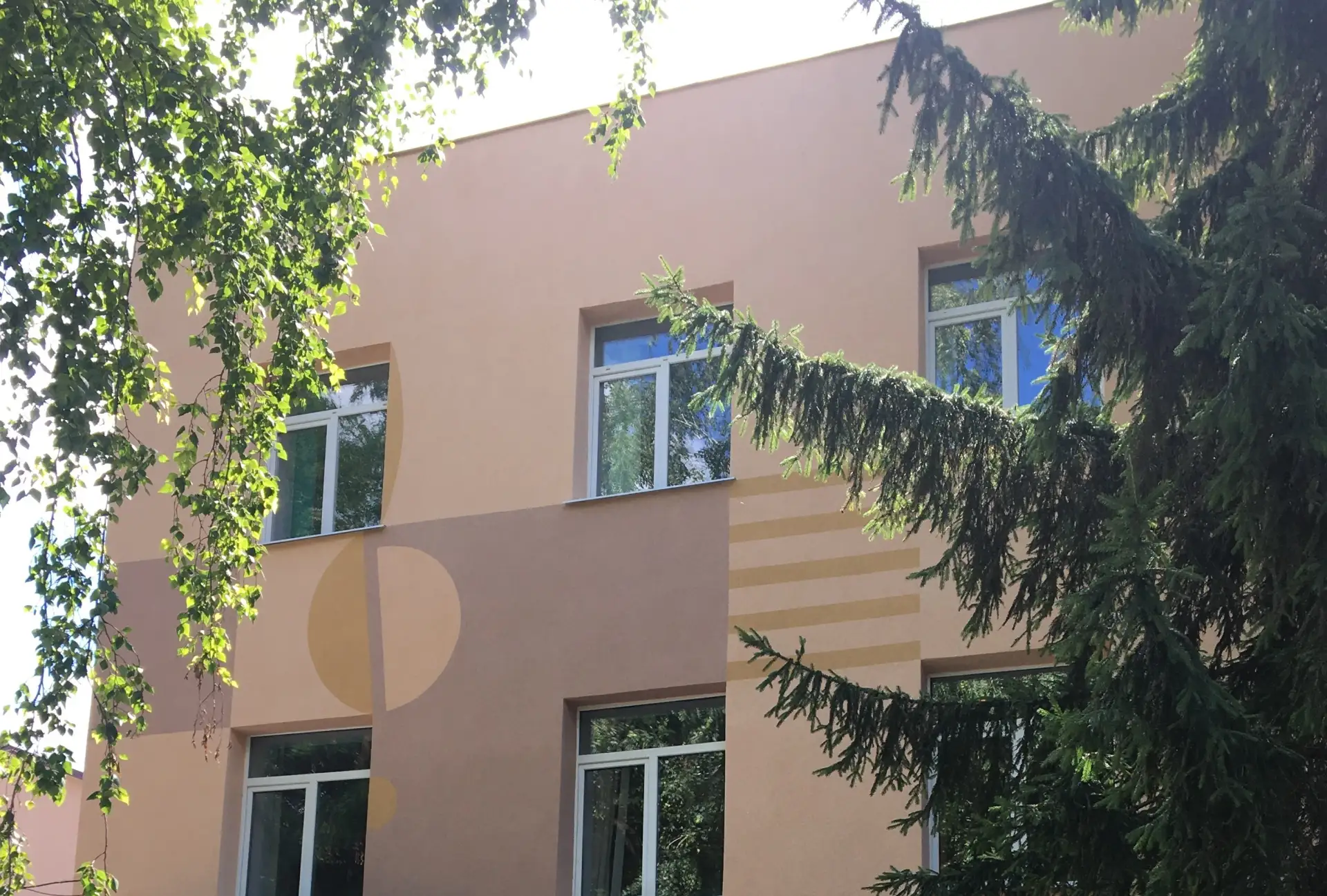 🎶 Лето в разгаре, июль радует солнцем!
А в ДМШ №2 г. Пензы сейчас особая тишина — та самая, что быв