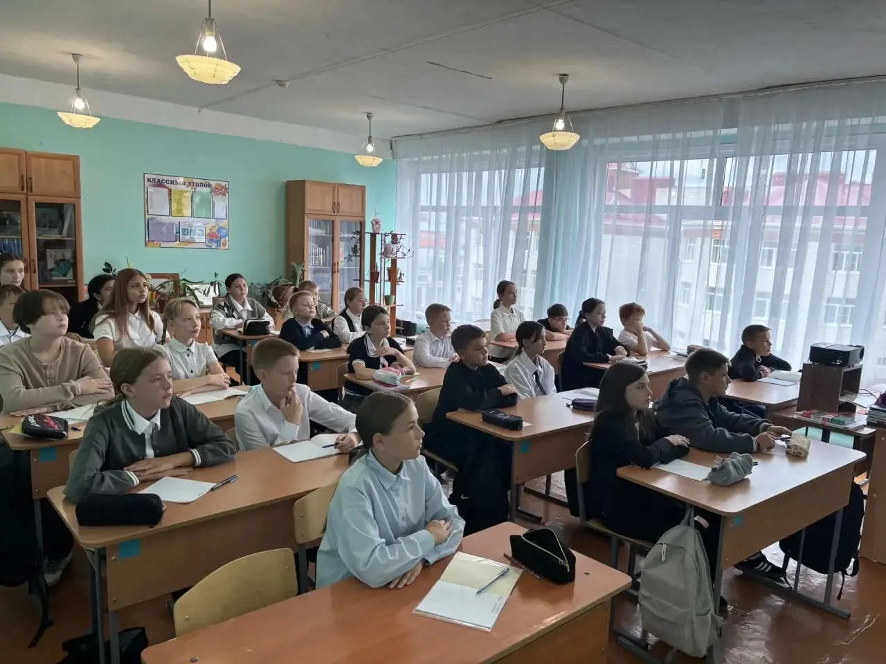 Первое занятие «Россия - мои горизонты» в этом учебном году началось для 6 «А» класса с...