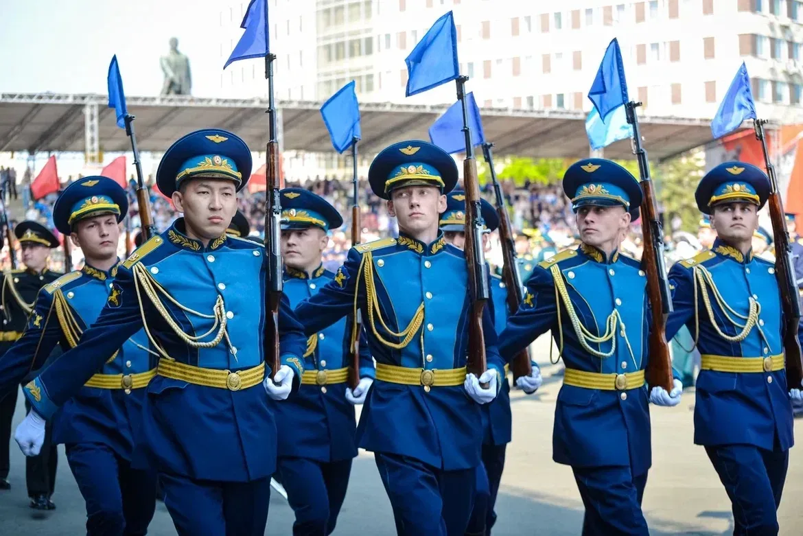На главной площади Оренбурга прошло торжественное мероприятие в честь 81-й годовщины Победы в Велико