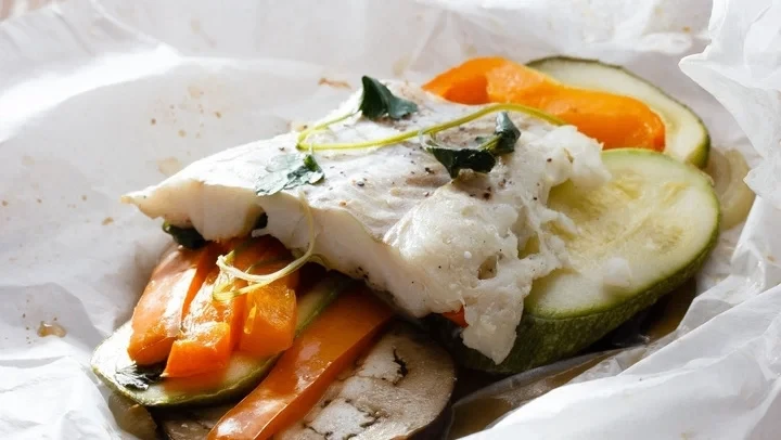🐟 Треска, запечённая с овощами в пергаменте — рыба с баклажаном, кабачком и сладким пе...