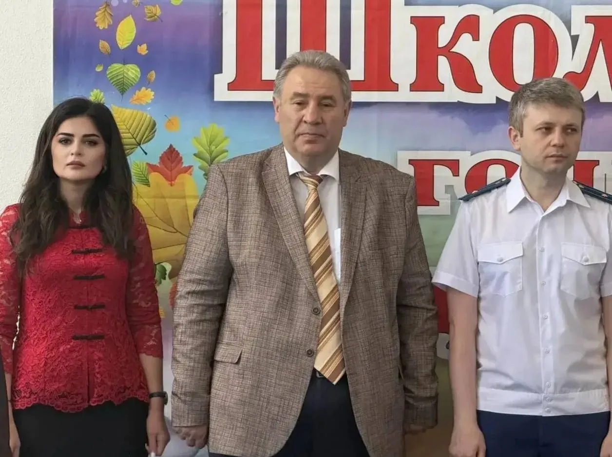 Принял участие в торжественной линейке, посвящённой Дню знаний, в школе села Чапаевское...