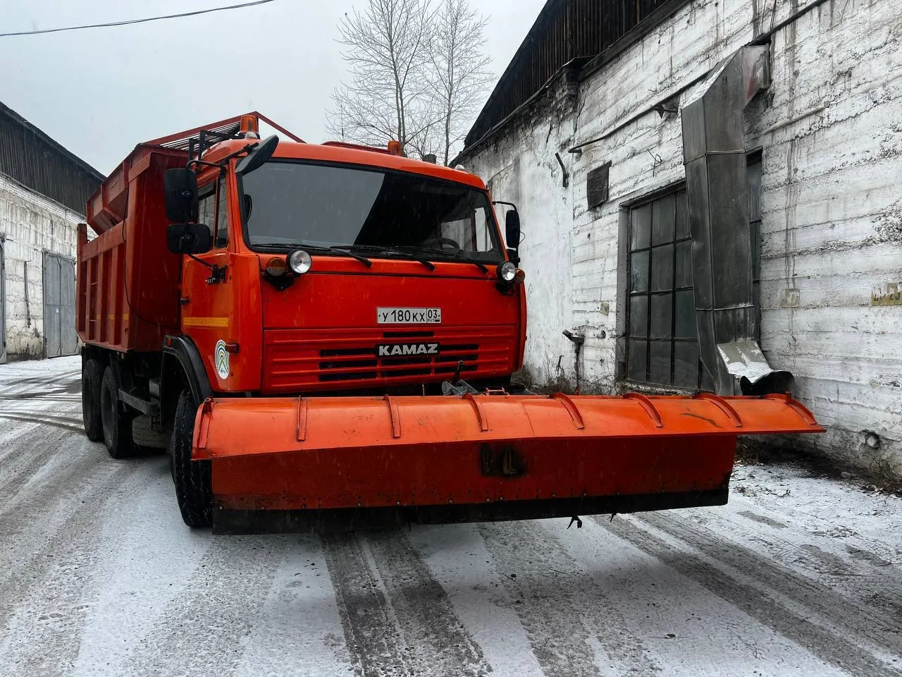 Продолжаем готовиться к зиме.  ✅Особое внимание — к коммунальной технике, которая будет работать как
