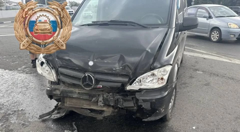 В Волжском районе Саратова произошло дорожно-транспортное происшествие с участием двух иномарок, в р