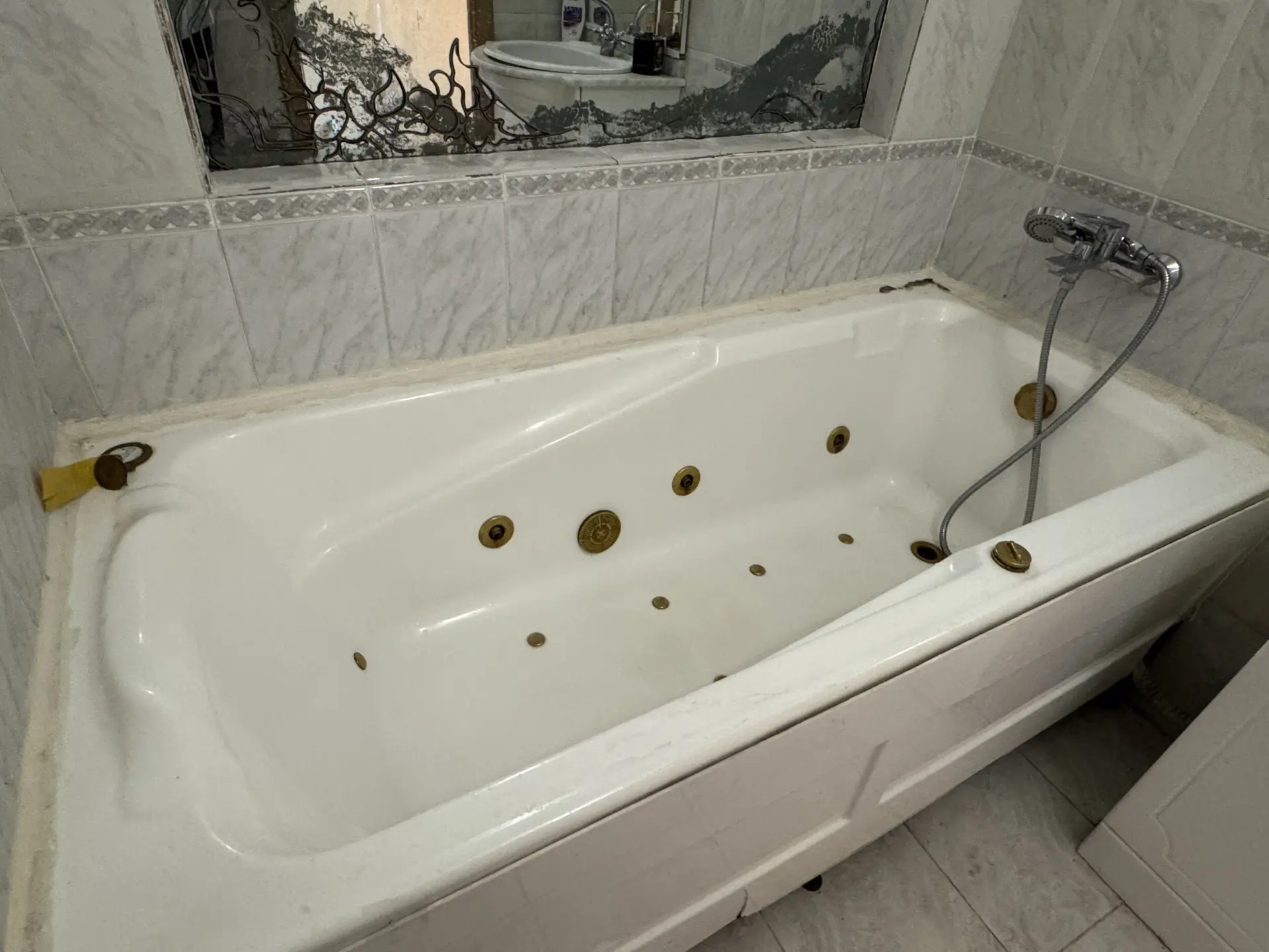 Отдам хорошую ванну джакузи. 🛁 Срочно! М. Крылатское