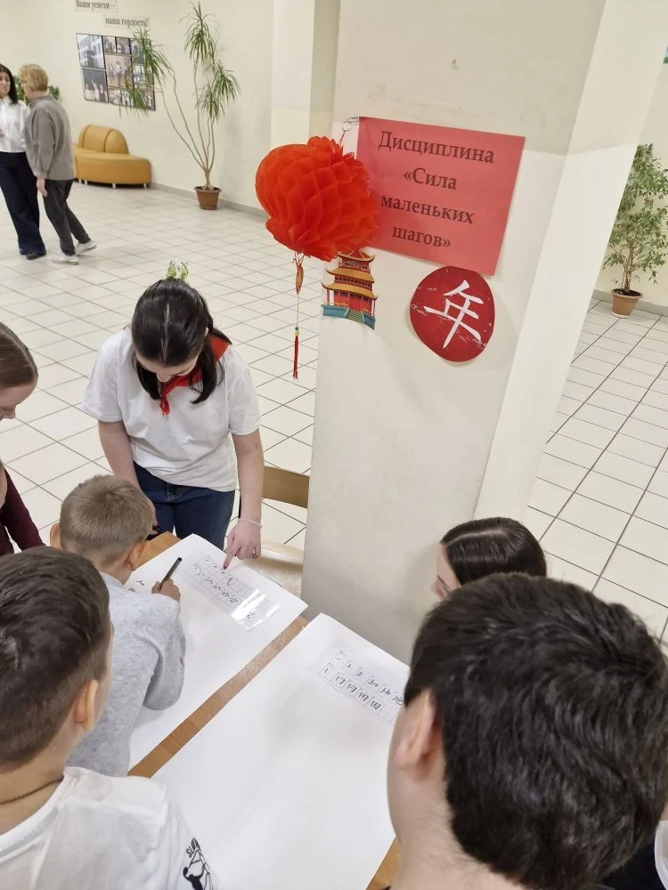 🐉 ВОСТОЧНАЯ СКАЗКА В СТЕНАХ НАШЕЙ ШКОЛЫ!  В эту субботу наша школа погрузилась в загадочную атмосфер