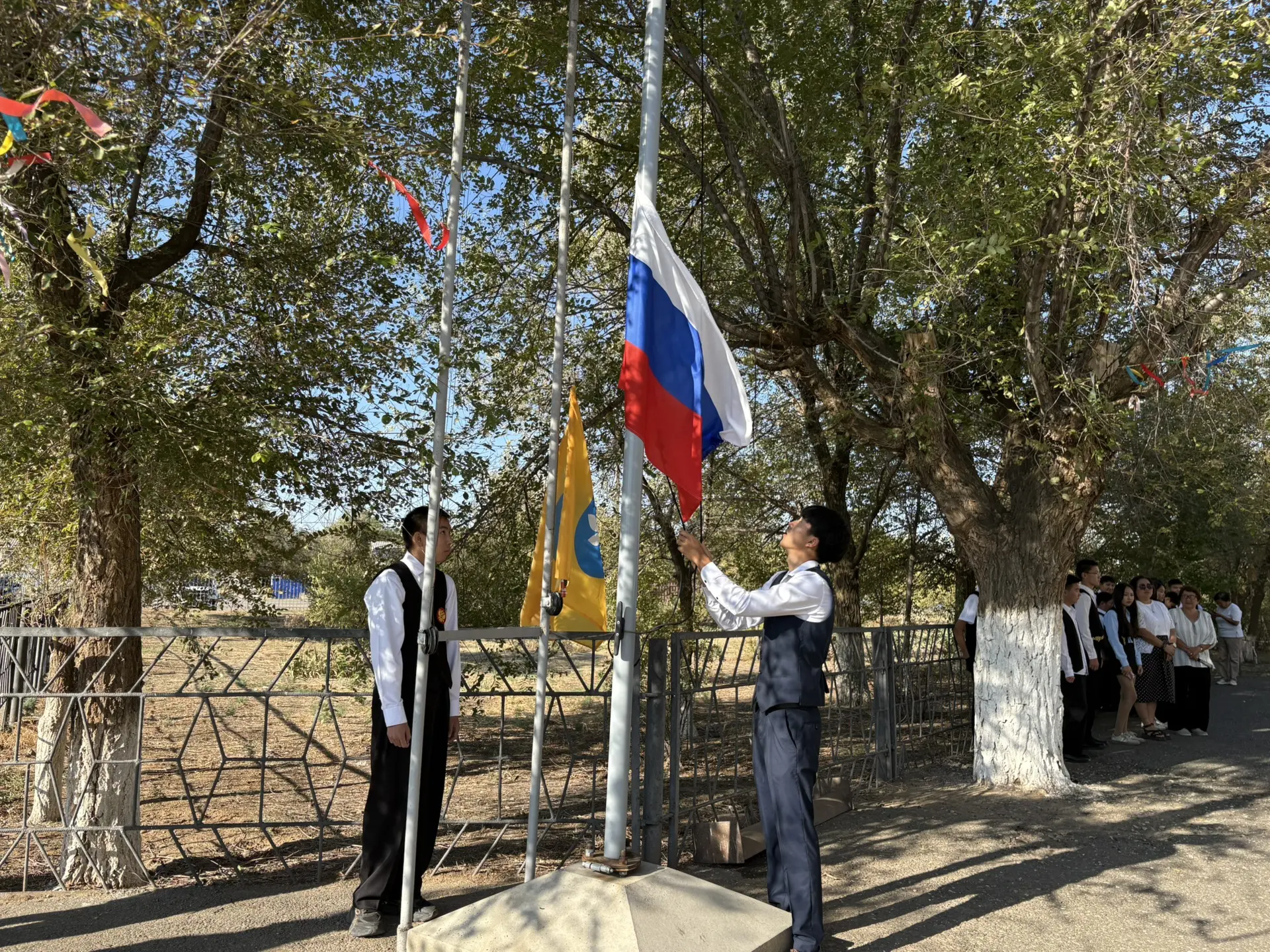 📍Новая неделя началась с торжественной линейки, посвященной государственным символам Р...