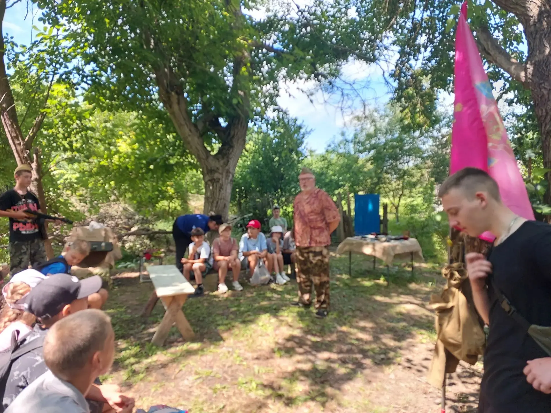 В рамках летней оздоровительной кампании и в преддверии Дня памяти и скорби учащиеся школы отправили