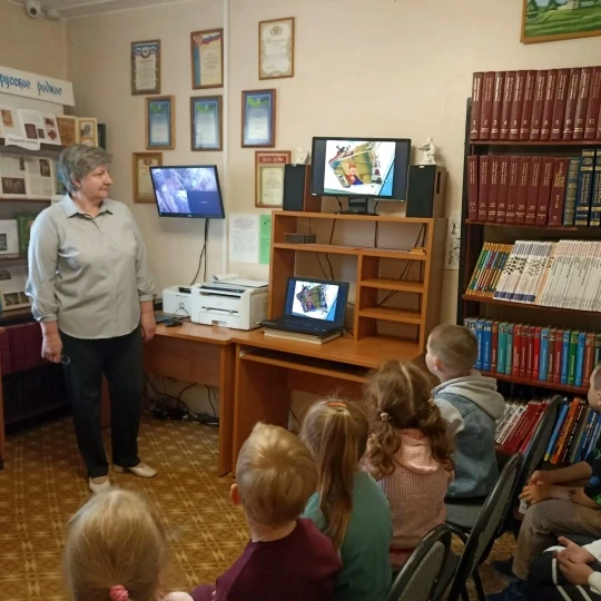 📚 Ребята средней группы "Тюльпанчик" побывали на Дне открытых дверей в библиотеке.