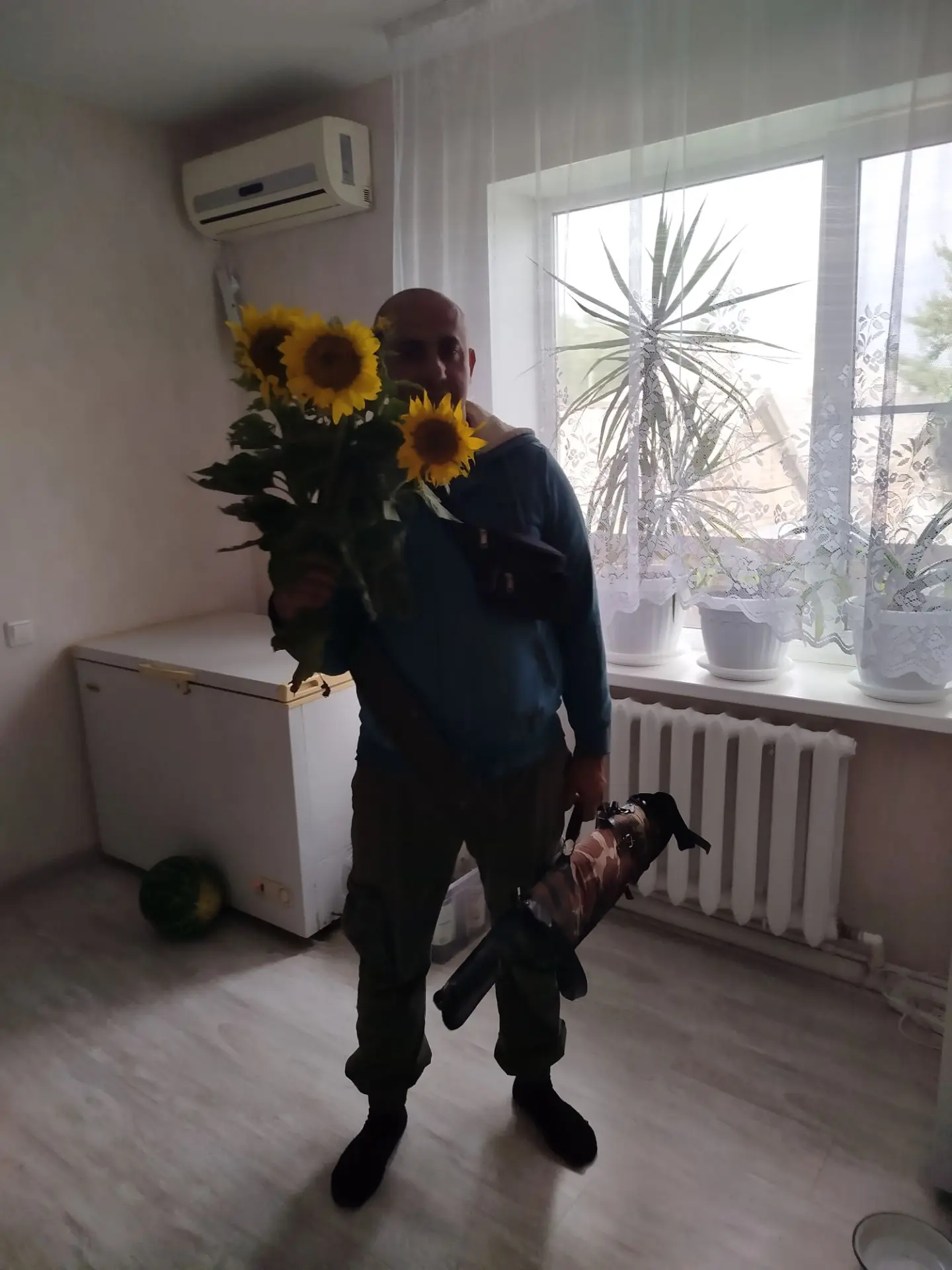 Пришел мой охотник, без добычи, но с цветами❤️