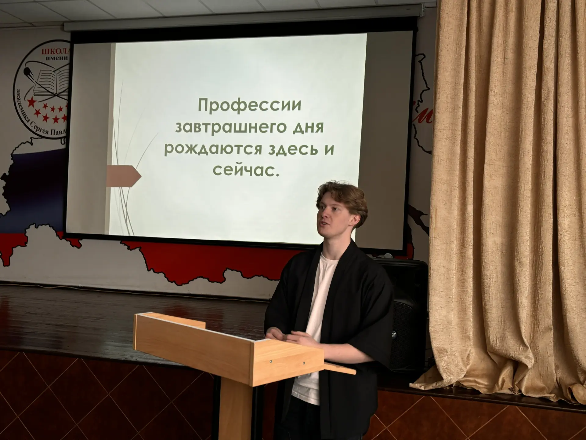 Сегодня в рамках Дня открытых дверей прошла встреча с выпускниками нашей школы.  Выпускники также пр