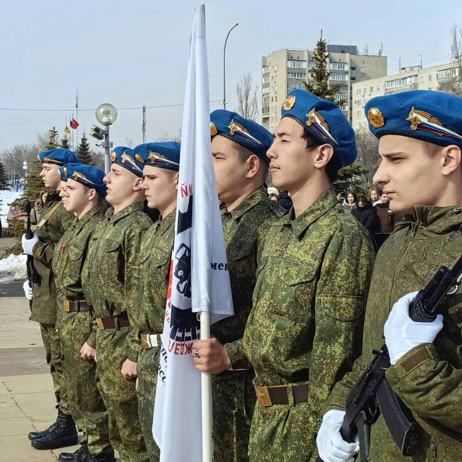 В Оренбуржье и мире вспоминают подвиг погибшего в Сирии Александра Прохоренко  17 марта 2016 года в 