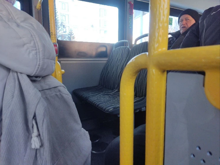 🚌 В Барнауле пассажирка получила травмы после резкого торможения автобуса