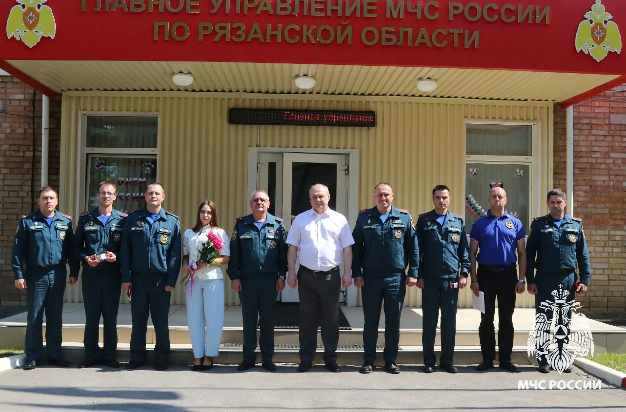 В преддверии Дня России в Главном управлении прошло торжественное мероприятие

В преддверии Дня Росс