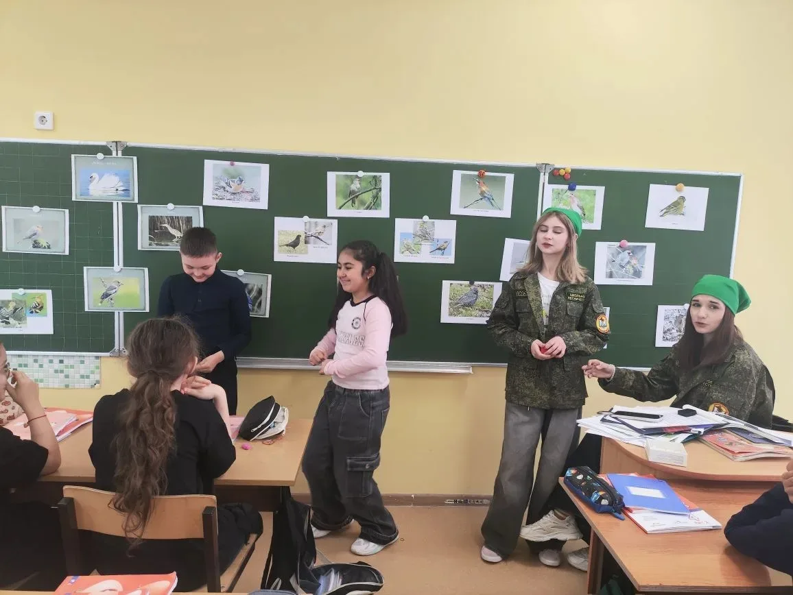 1 апреля в нашей школе прошло мероприятие, посвященное Дню птиц. Организаторами выступили участники 