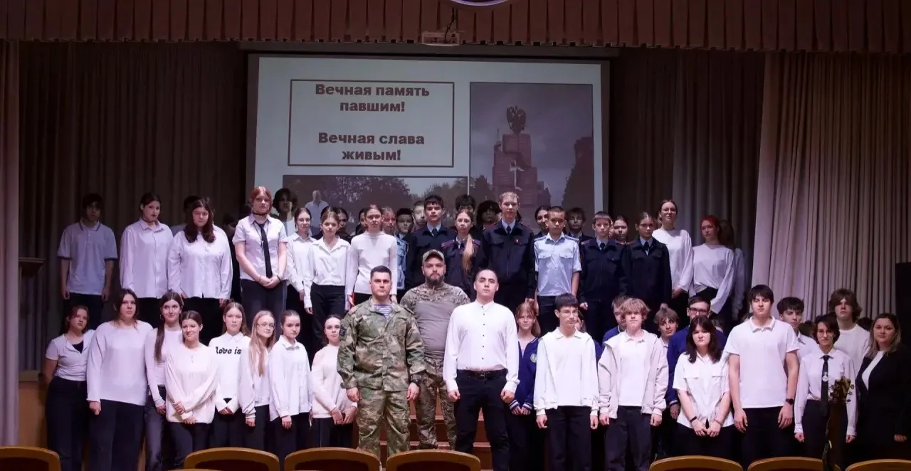 УРОК МУЖЕСТВА: ВСТРЕЧА С ГЕРОЯМИ🇷🇺👏  В нашей состоялся Урок Мужества, посвященный специальной военно