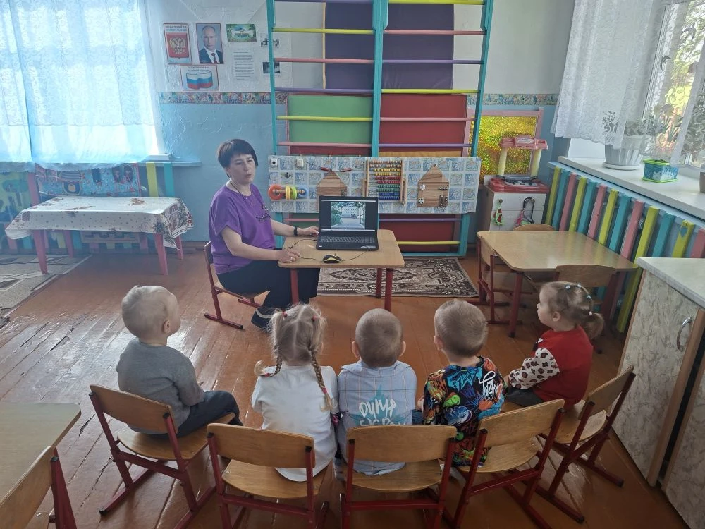 Лето – это время активного отдыха, в том числе и на воде. Для детей младшей группы особ...