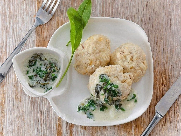 Тефтели из куриной грудки с лёгким, ароматным соусом - вкусный и питательный ужин😋✅