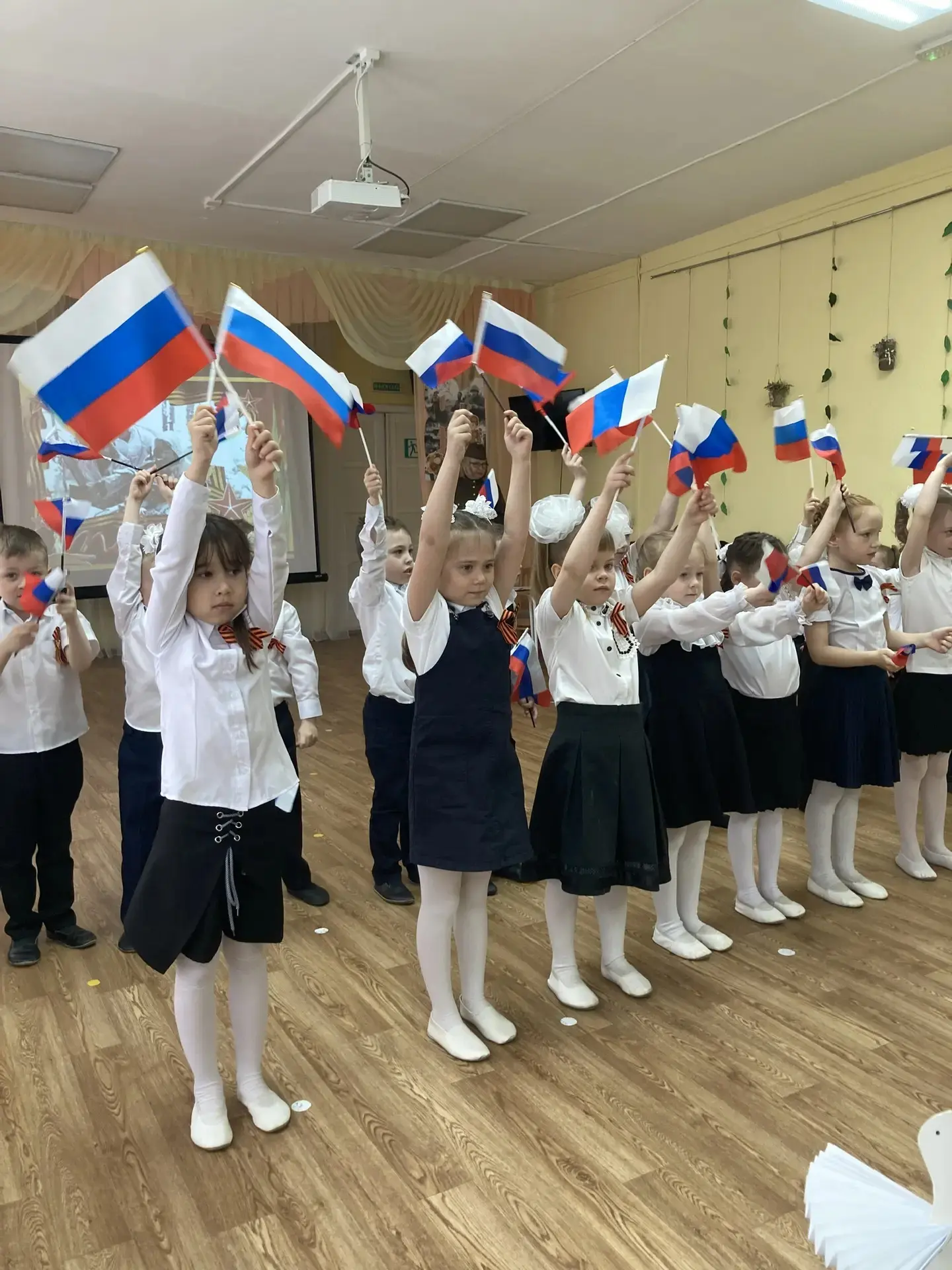 🎗️🎗️🎗️
В преддверии великого праздника - Дня Победы в нашем детском саду прошел концерт, посвящен