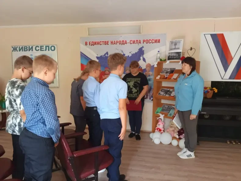 3 сентября в фойе Новошаткинского сельского клуба библиотекарь совместно с культорганиз...
