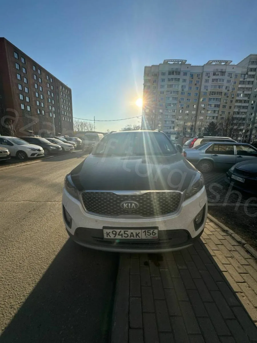 Предлагается автомобиль Kia UM (Sorento) 2016 года выпуска, расположенный в Москве. Цен...