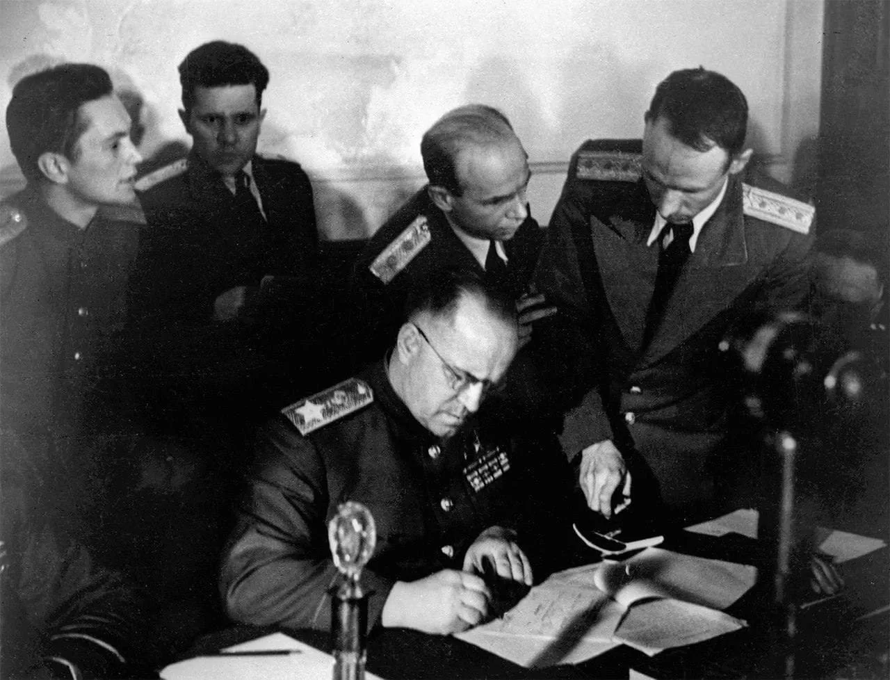 🕊️ 8 мая - особая дата в истори!  8 мая 1945 года был подписан окончательный Акт о безоговорочной ка