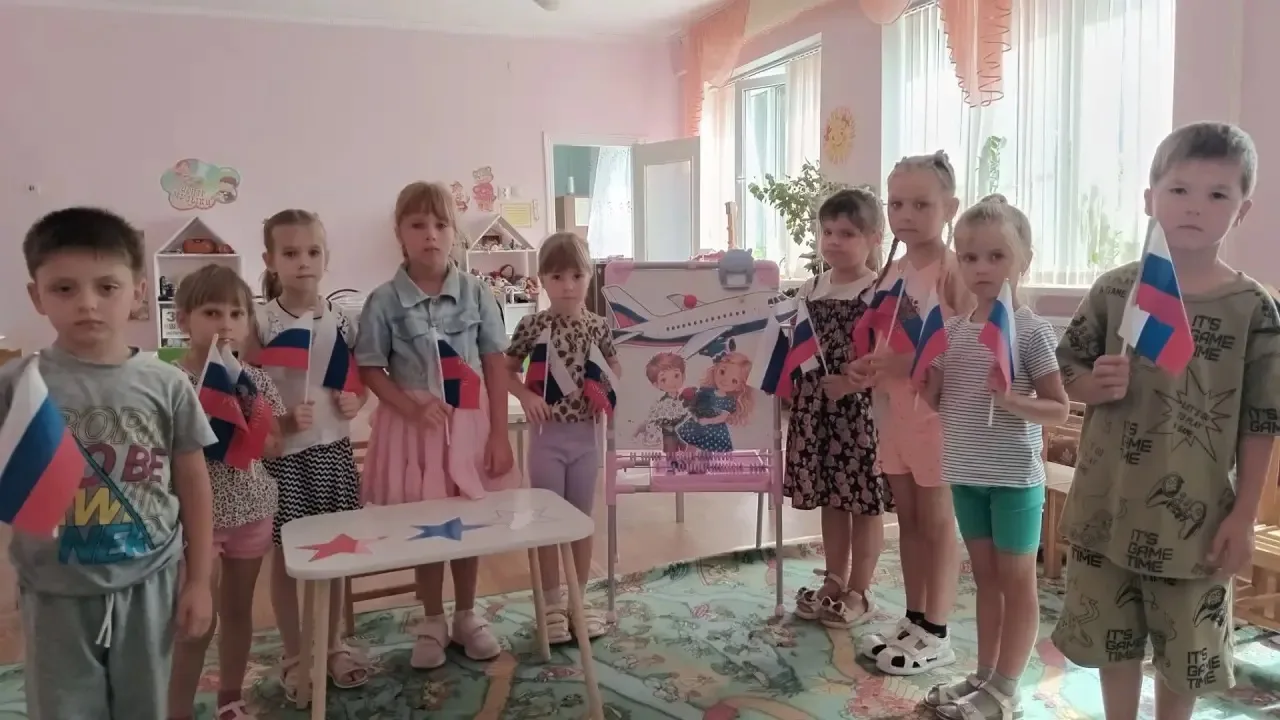 22 августа отмечается День Российского флага.